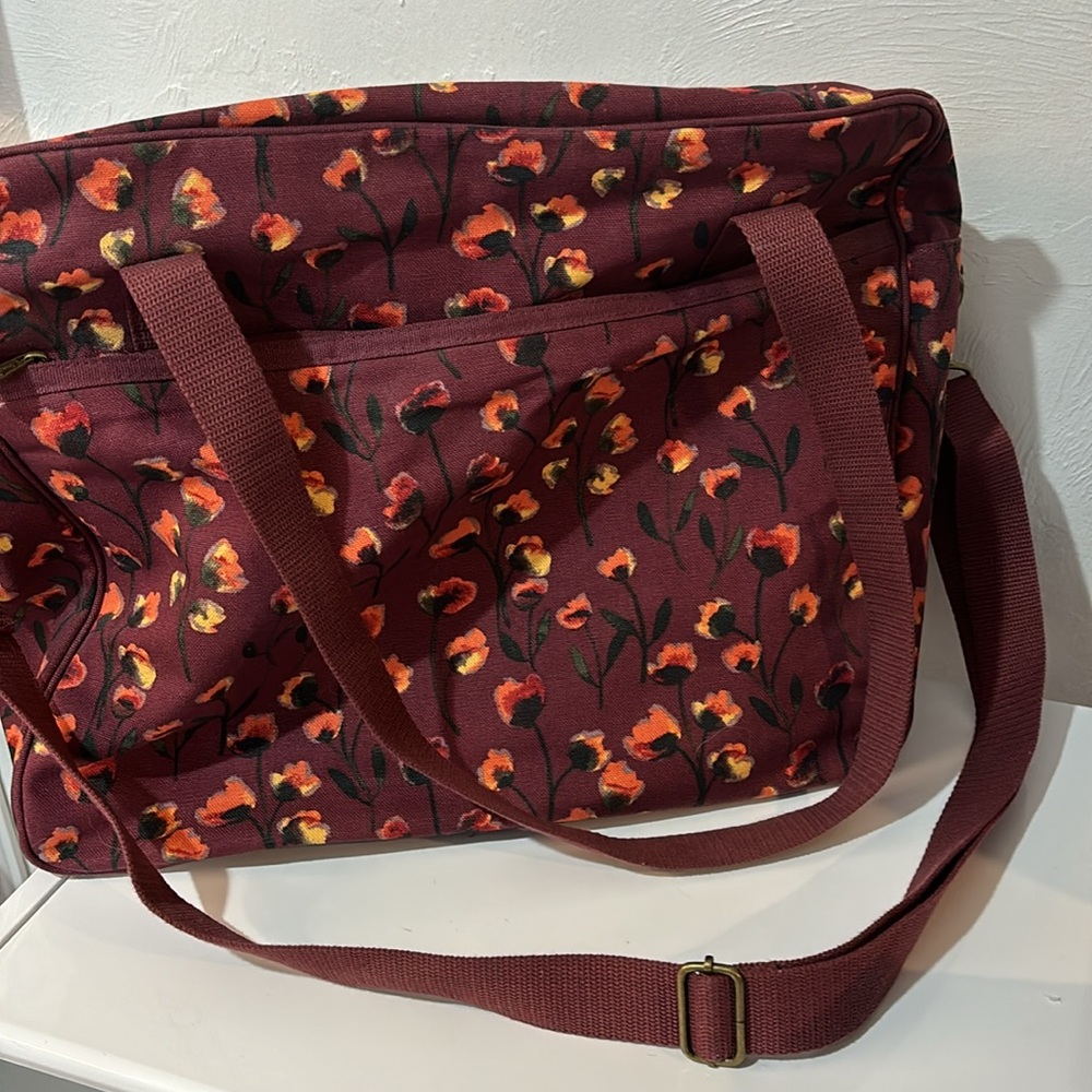 Thirty-One Delicate Floral - large overnight bag
